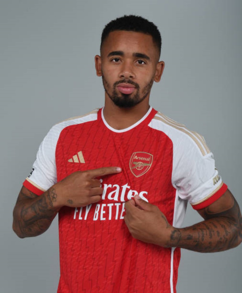 Gabriel Jesus hiện đang khoác áo Arsenal