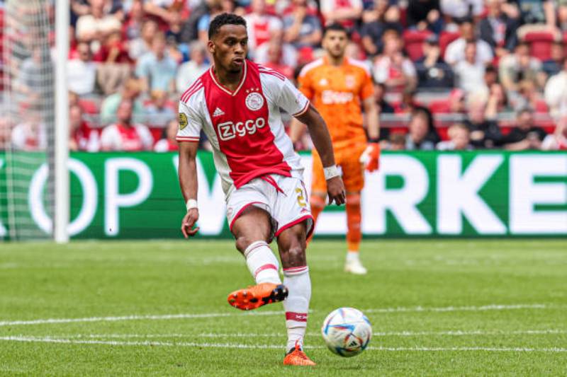 Jurrien Timber phát triển trở thành ngôi sao sáng giá ở Ajax Amsterdam