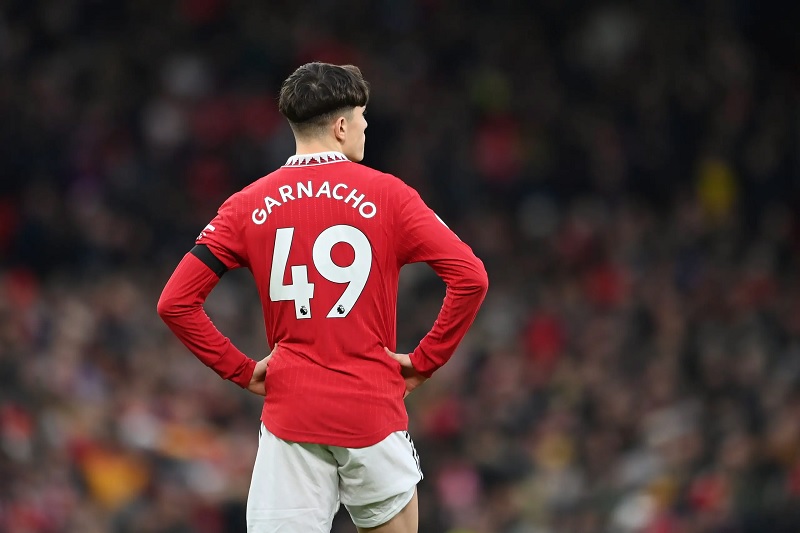 Alejandro Garnacho chơi với số áo 49 trong màu áo Quỷ Đỏ từ tháng 10/2022.