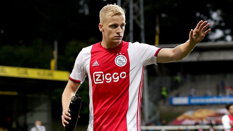 Donny Van de Beek từng là cái tên không thể thiếu trong đội hình chính thức của Ajax.