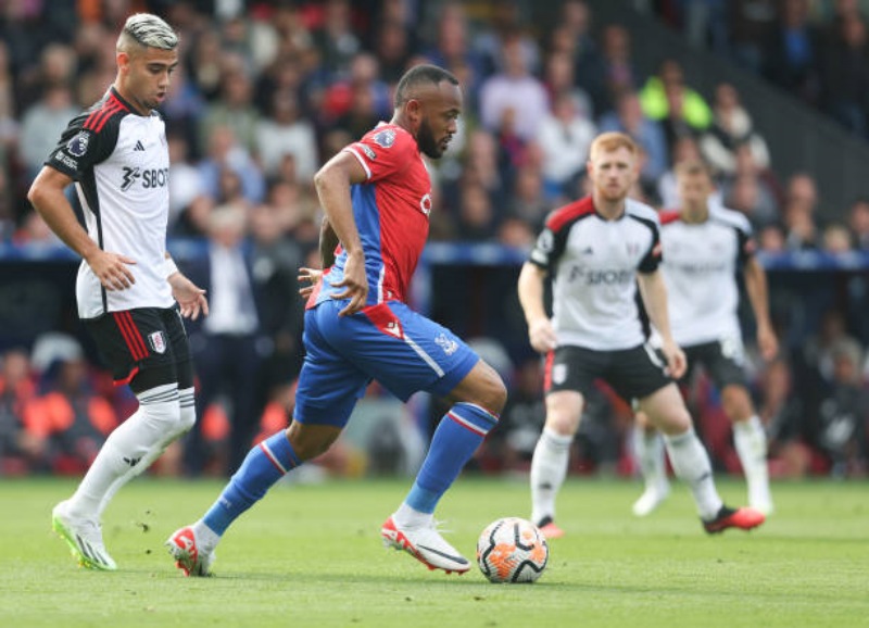 Crystal Palace chia điểm Fulham