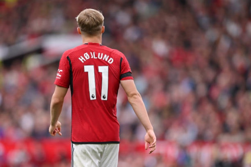 Rasmus Hojlund gặp chấn thương lưng trong thời điểm ký hợp đồng với Man United
