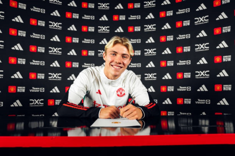 Rasmus Hojlund và thương vụ chuyển nhượng đỉnh cao đến Man United