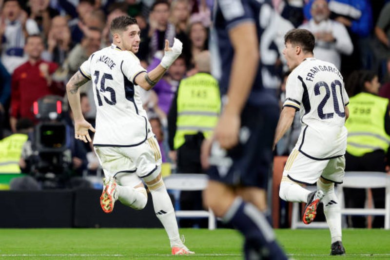 Real Madrid vững vàng ngôi đầu